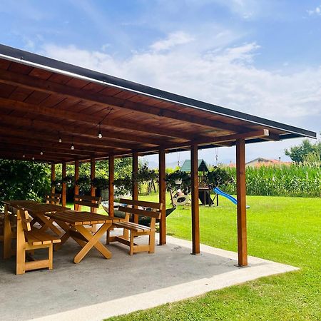 Balabani Local Stay Golubovci Εξωτερικό φωτογραφία