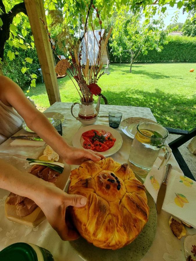 Balabani Local Stay Golubovci Εξωτερικό φωτογραφία
