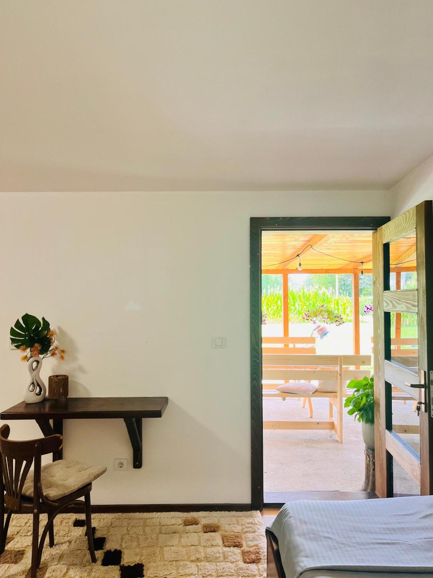 Balabani Local Stay Golubovci Εξωτερικό φωτογραφία