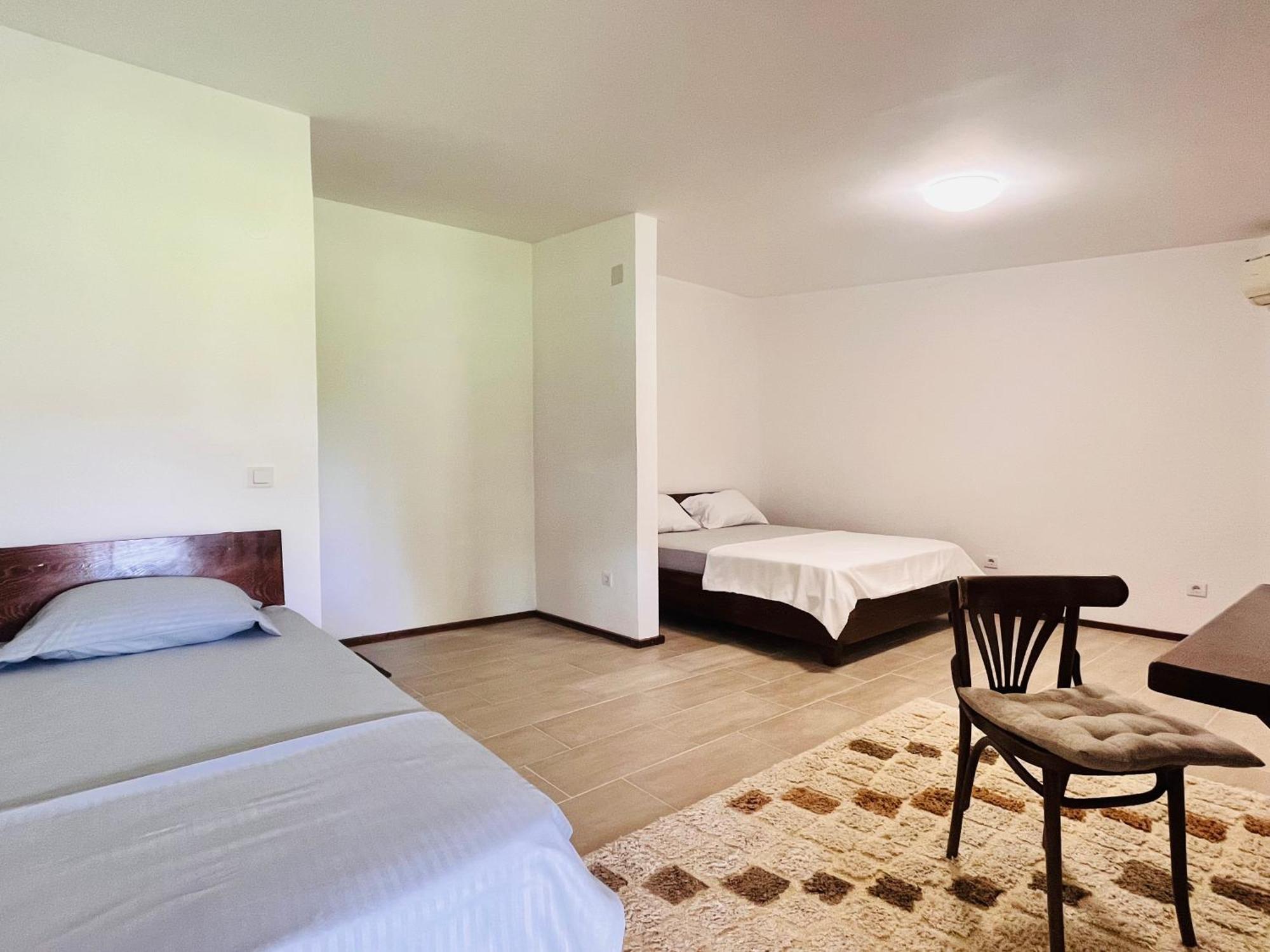 Balabani Local Stay Golubovci Εξωτερικό φωτογραφία