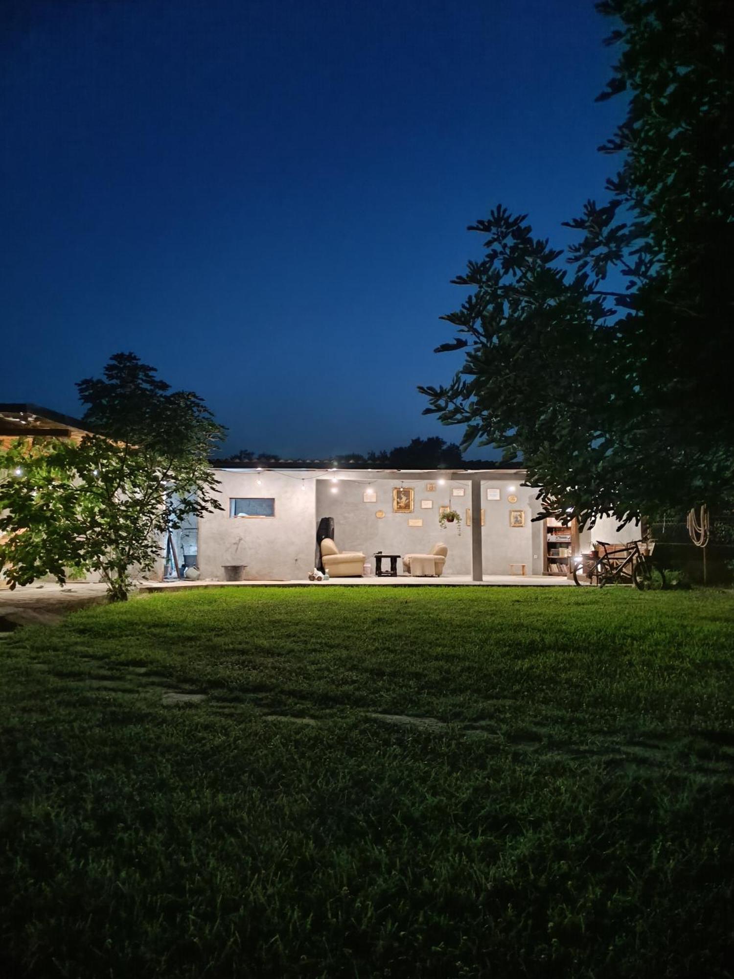Balabani Local Stay Golubovci Εξωτερικό φωτογραφία