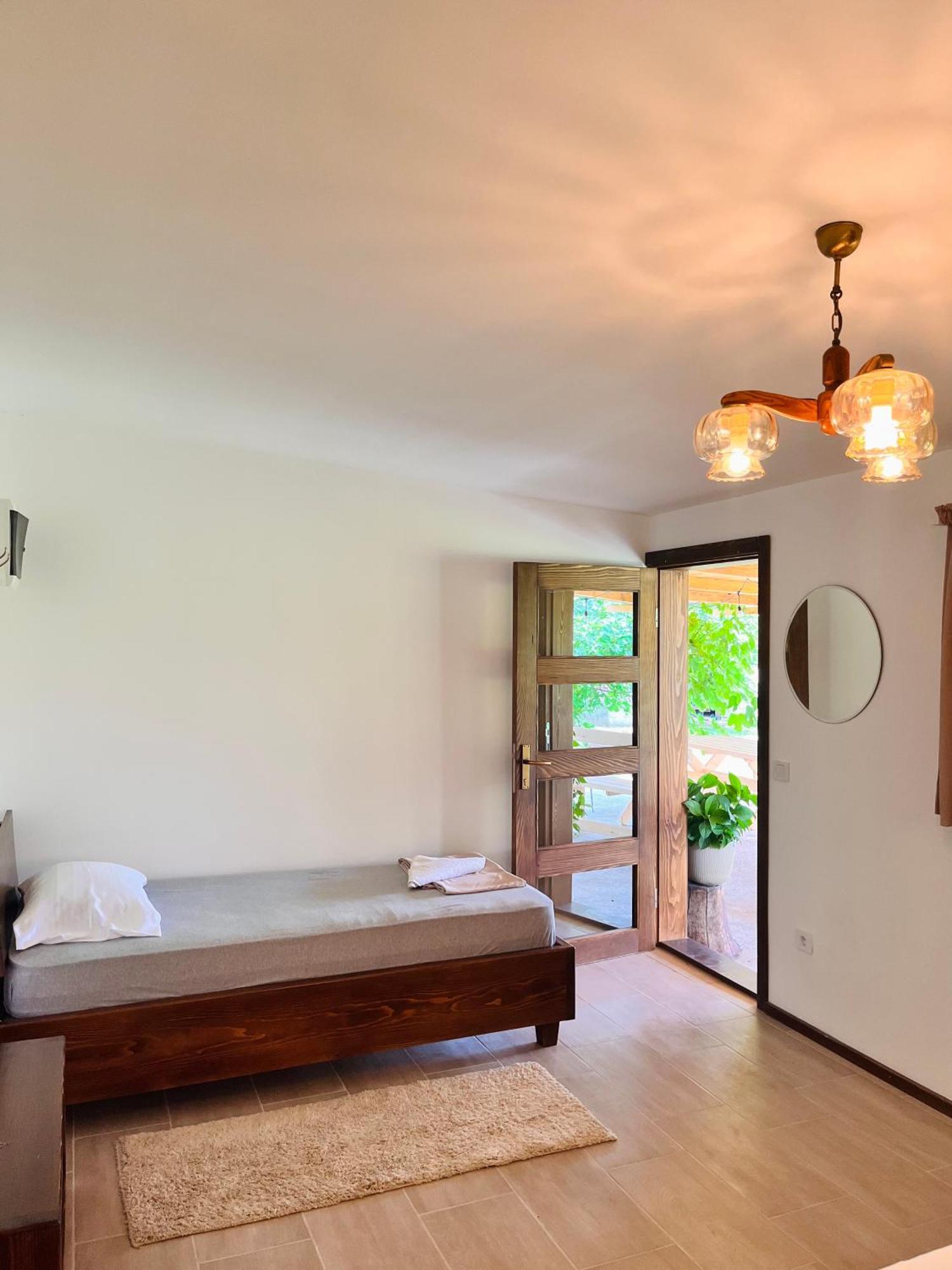 Balabani Local Stay Golubovci Εξωτερικό φωτογραφία