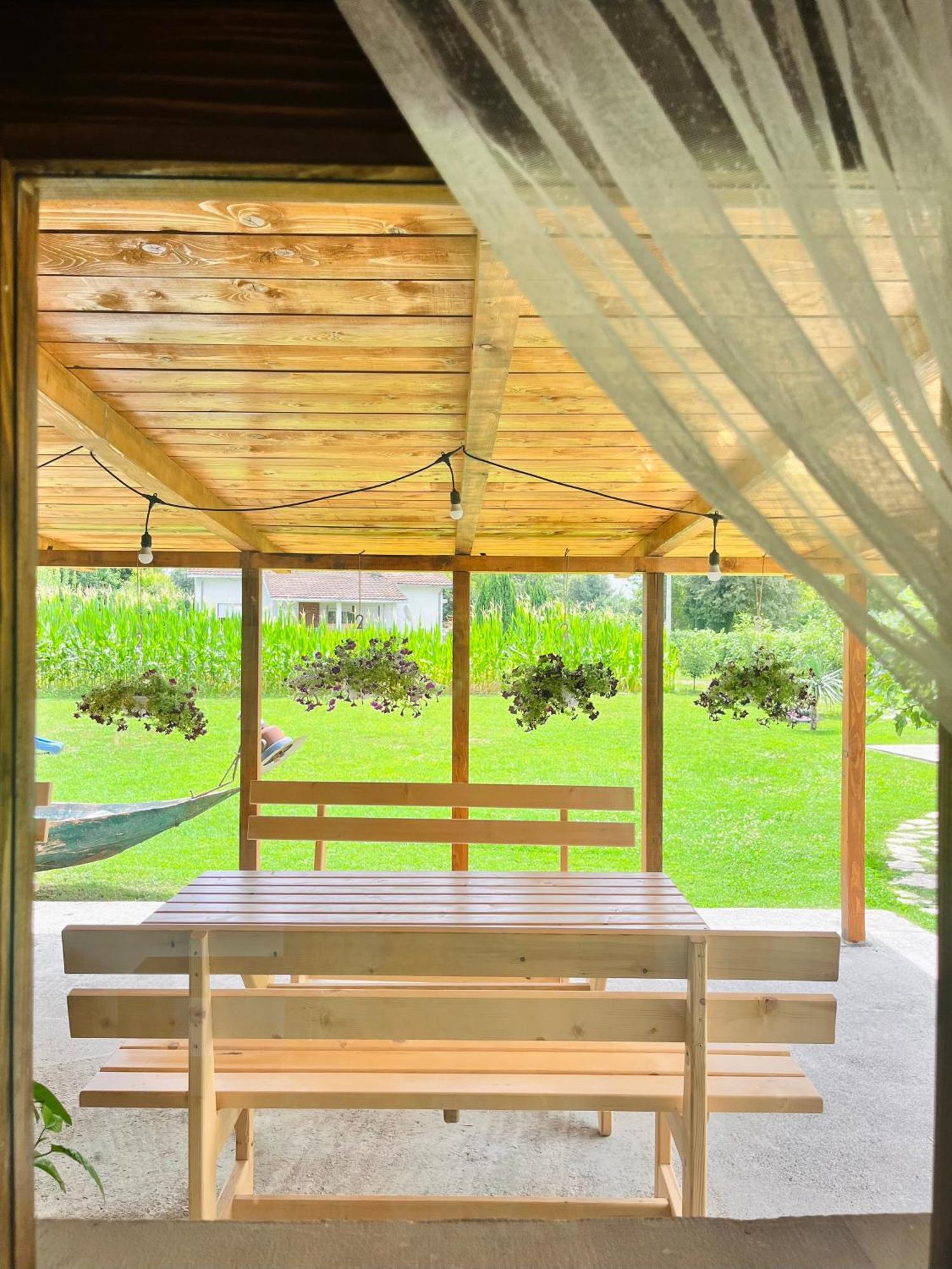 Balabani Local Stay Golubovci Εξωτερικό φωτογραφία